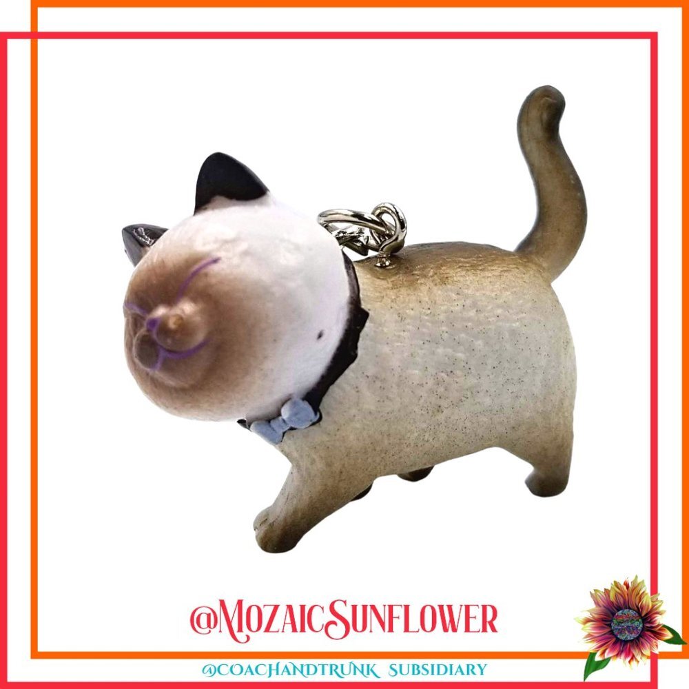 Solid Cat Keychain Clip 3 Dimensional Articulating Head Rotates 180 Degrees